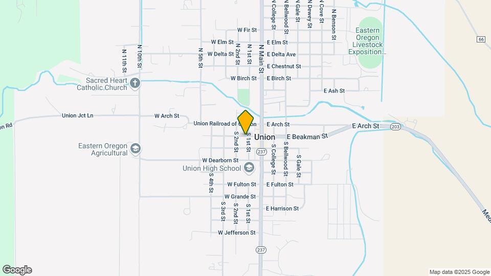 208 S 1st St Map and Location Details
