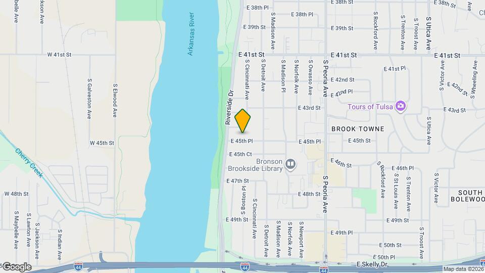 229 E 45th Pl Map and Location Details