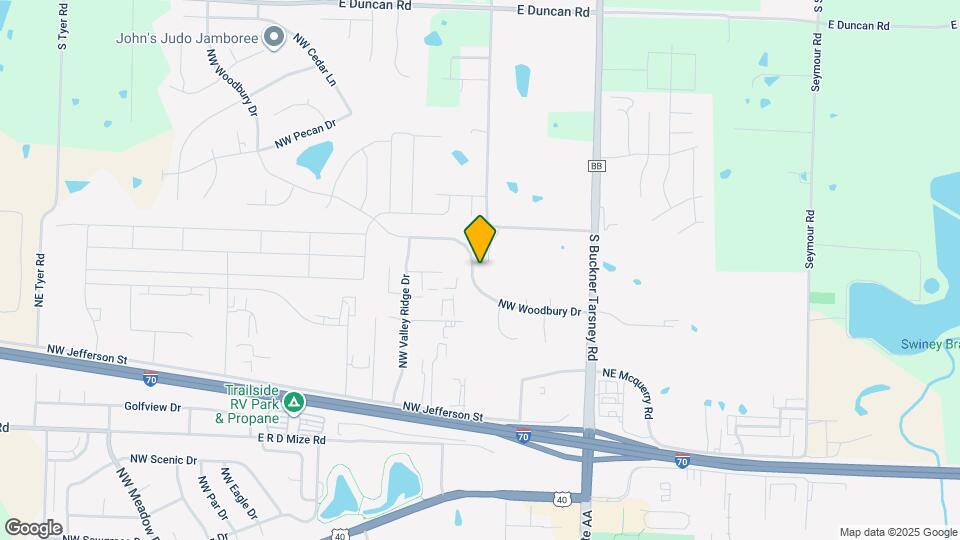 400 NW Woodbury Dr Mapa y Detalles de la Ubicación