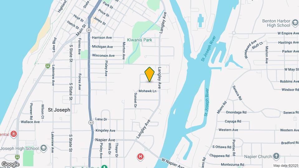 1320 Marion Ave Map and Location Details