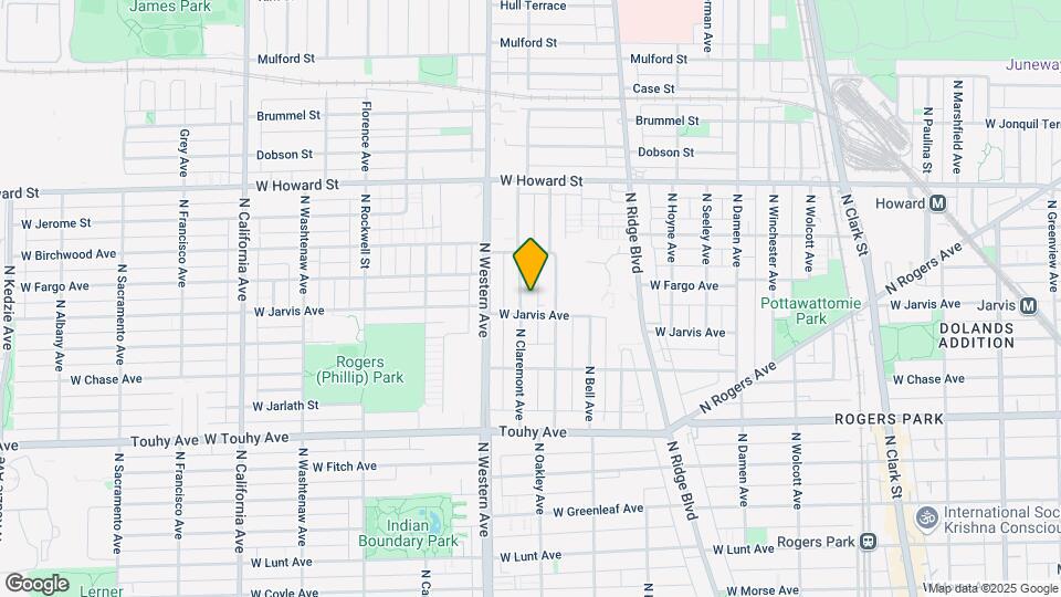 7411 N Claremont Ave Map and Location Details