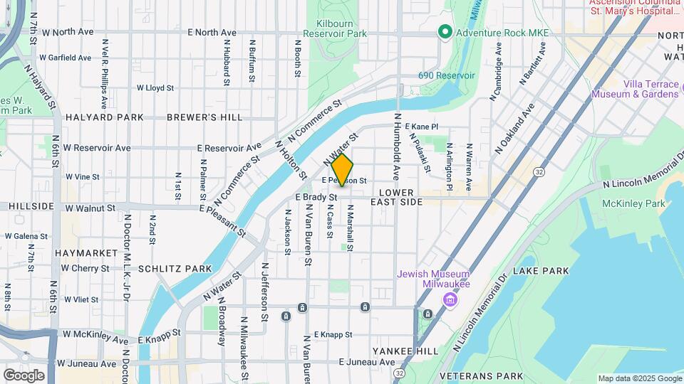 822 E Brady St Map and Location Details