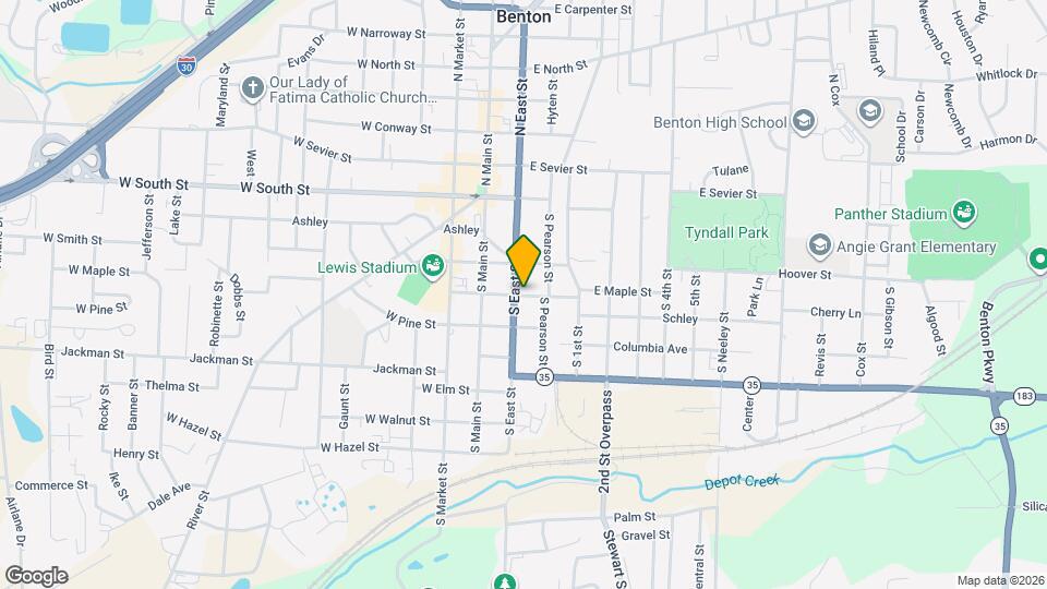 226 E Maple St Map and Location Details