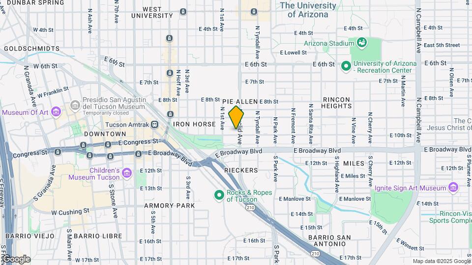 735 E 10th St Mapa y Detalles de la Ubicación