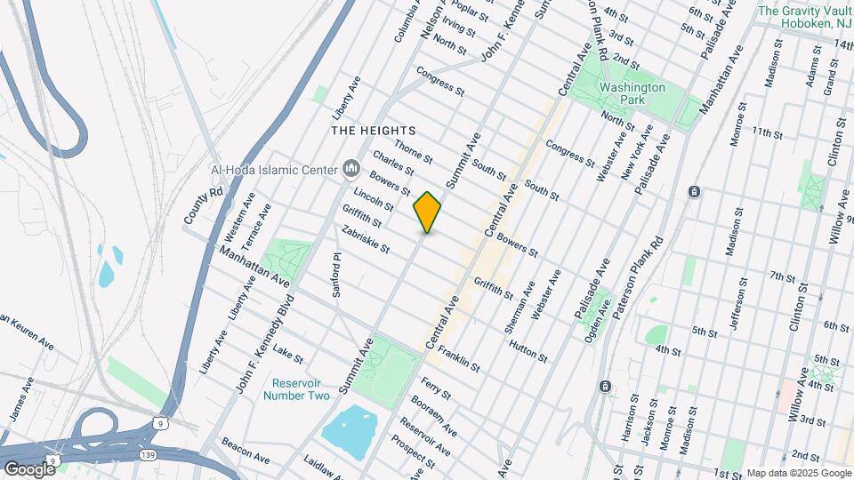 968 Summit Ave, Unit 401 Map and Location Details