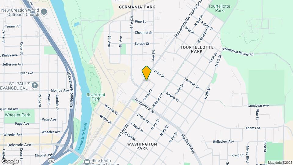 1023 N Riverfront Dr Map and Location Details