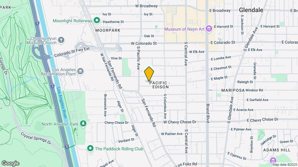451 W Maple St Mapa y Detalles de la Ubicación