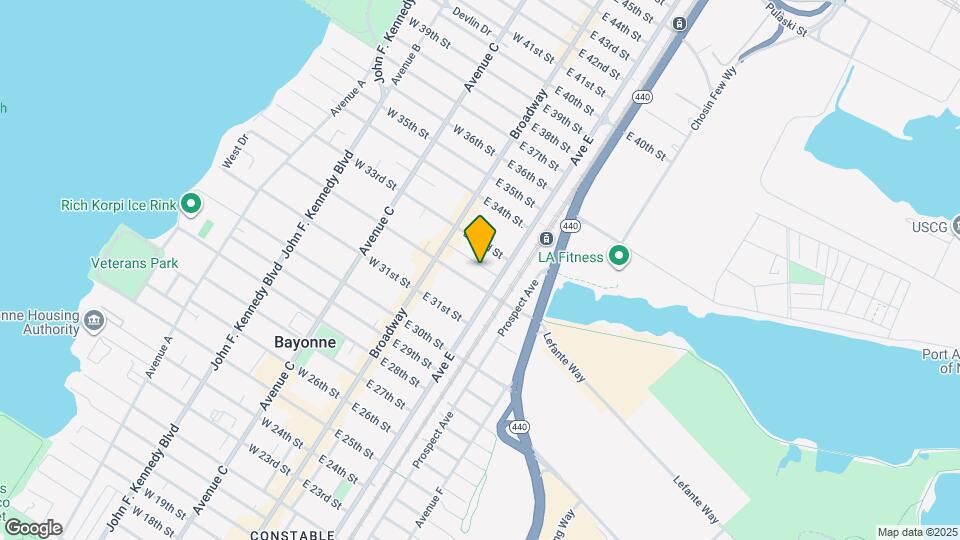 40 Willow St Map and Location Details