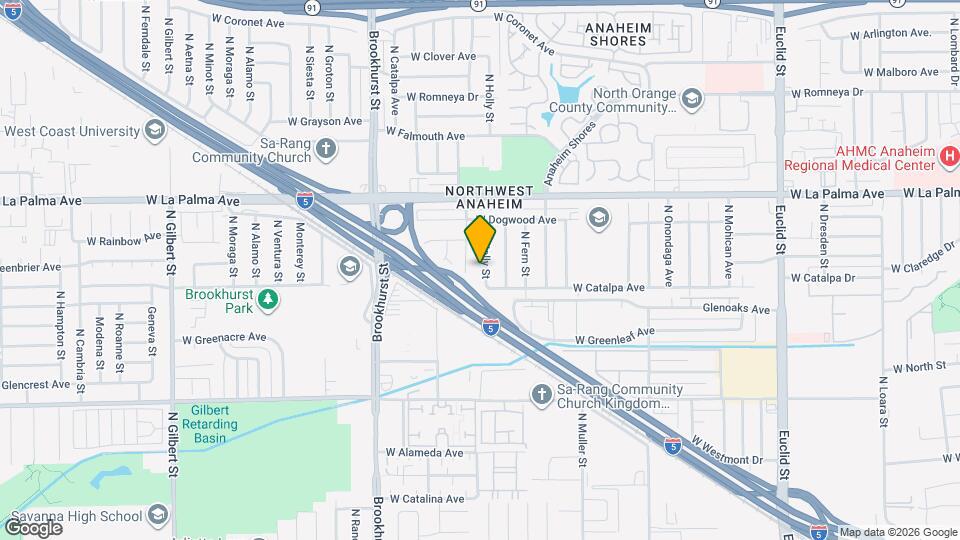 915 N Holly St Mapa y Detalles de la Ubicación