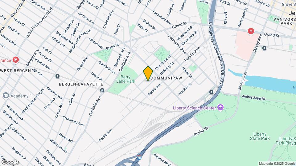 241 Halladay St, Unit 3R Mapa y Detalles de la Ubicación