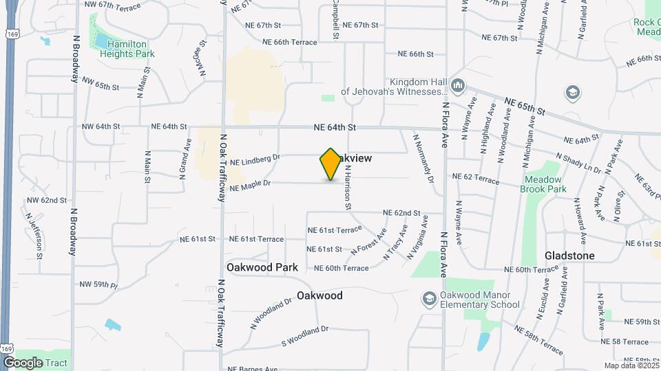 809 NE Maple Dr Map and Location Details