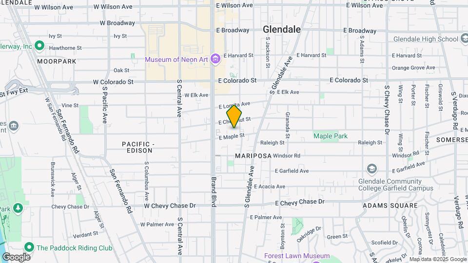 215 E Maple St Mapa y Detalles de la Ubicación