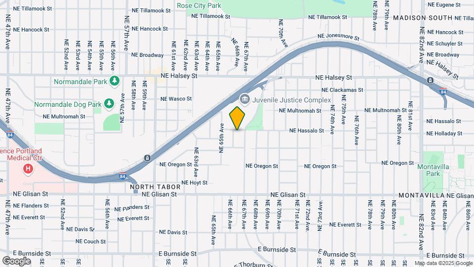 6606 NE Hassalo St Mapa y Detalles de la Ubicación