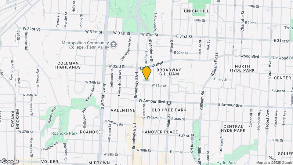 218 W 34th St Map and Location Details