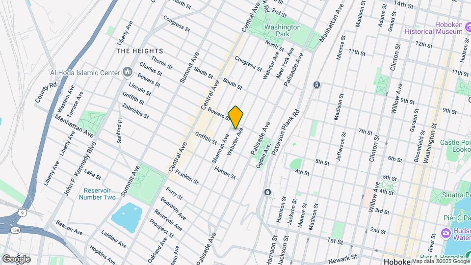 207 Webster Ave Map and Location Details