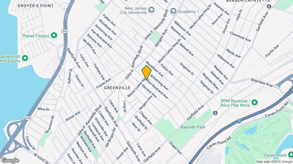 175 Van Nostrand Ave Mapa y Detalles de la Ubicación