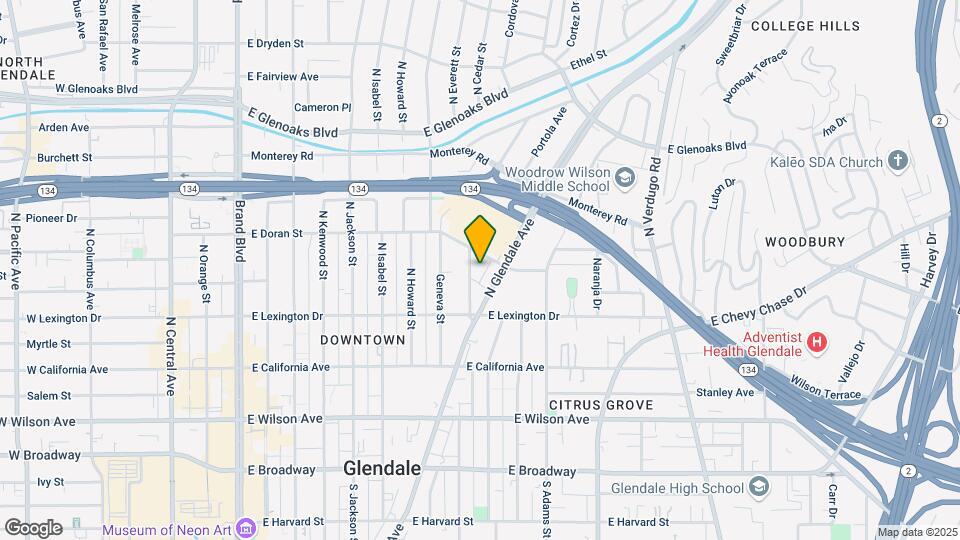 512 N Everett St Map and Location Details
