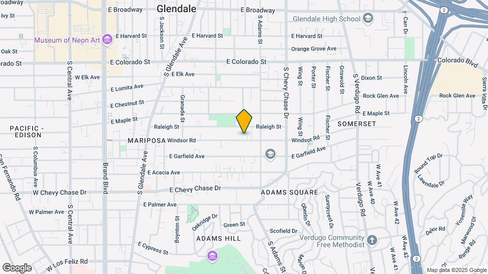 915 E Windsor Rd Mapa y Detalles de la Ubicación