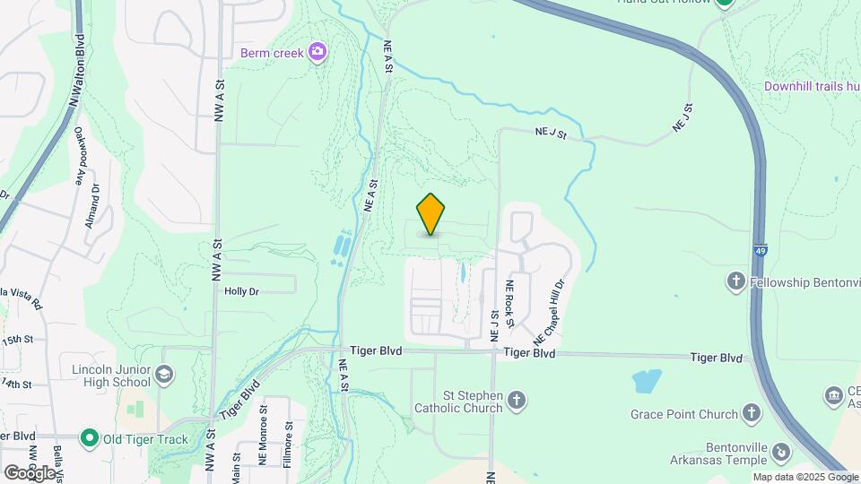 832 NE Hts Ln Map and Location Details