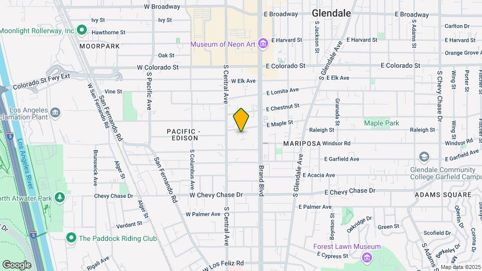200 W Maple St Mapa y Detalles de la Ubicación