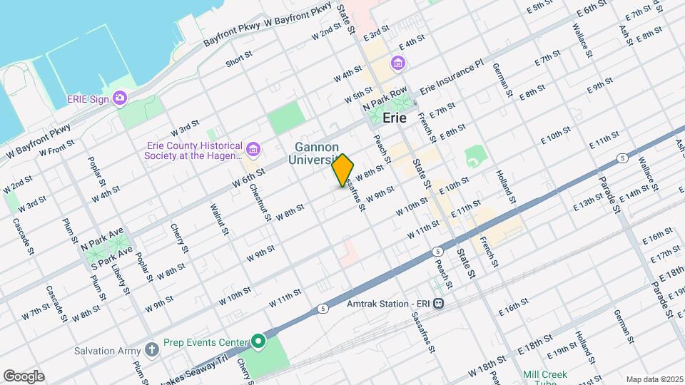 213-215 W 8th St Mapa y Detalles de la Ubicación
