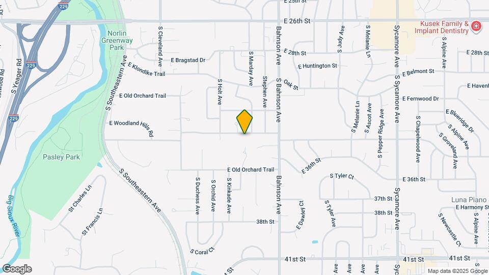 3305 E 33rd St Map and Location Details