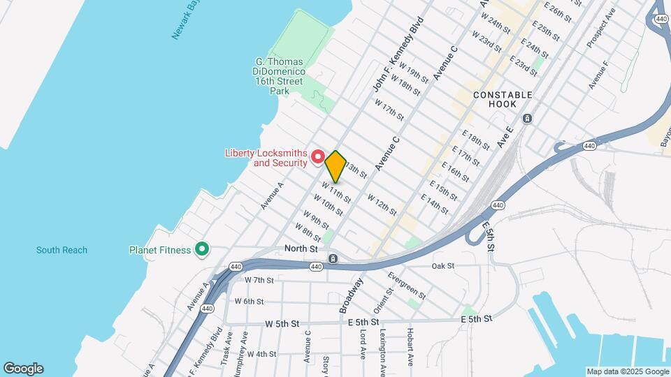 83 W 11th St Map and Location Details