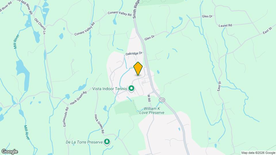 905 Oakridge Cmns Map and Location Details