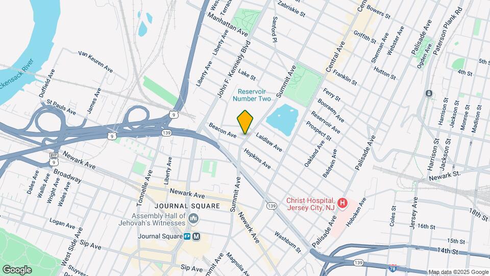 695 Summit Ave Map and Location Details