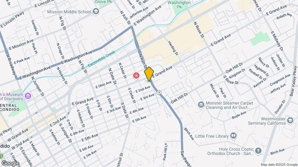 135 S Ash St Mapa y Detalles de la Ubicación