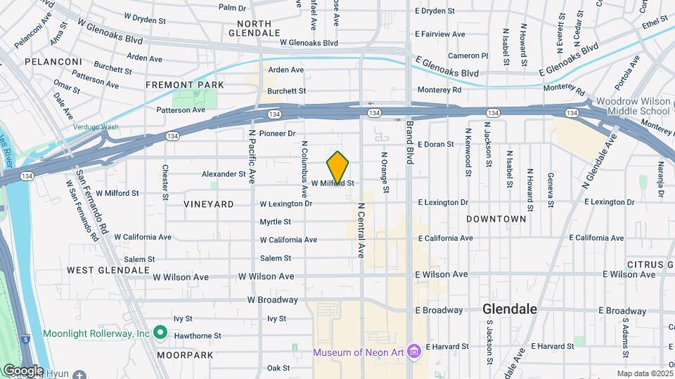 332 Milford St Mapa y Detalles de la Ubicación