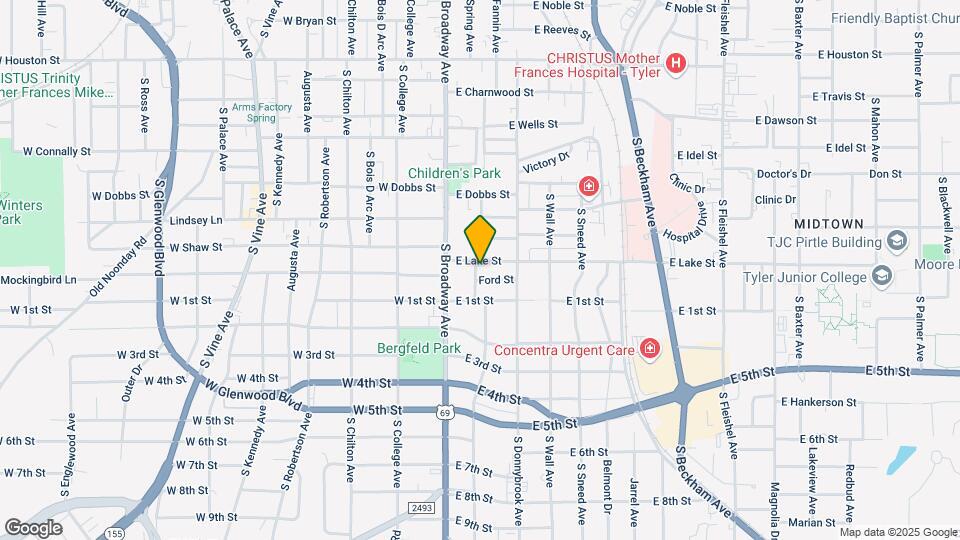 215 E Lake St Map and Location Details