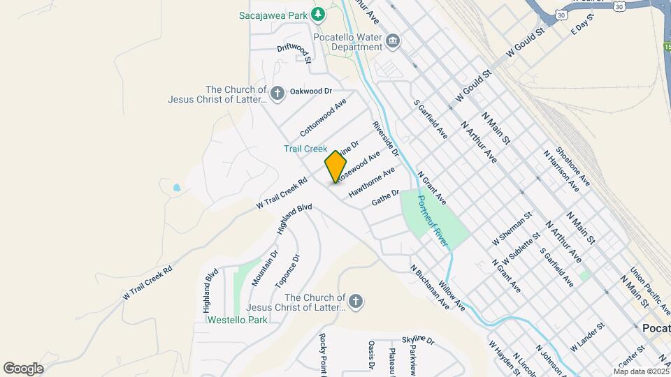 221 Rosewood Ave Map and Location Details