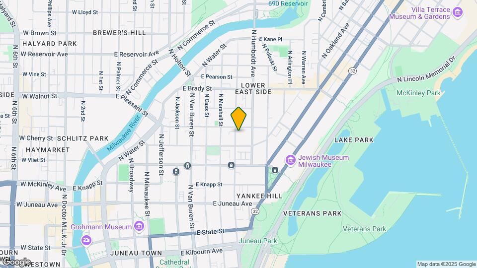 1532-1534 N Astor St Map and Location Details