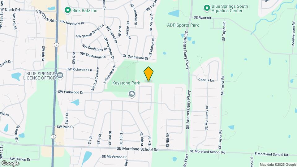 721 SE Redwood Ln Map and Location Details