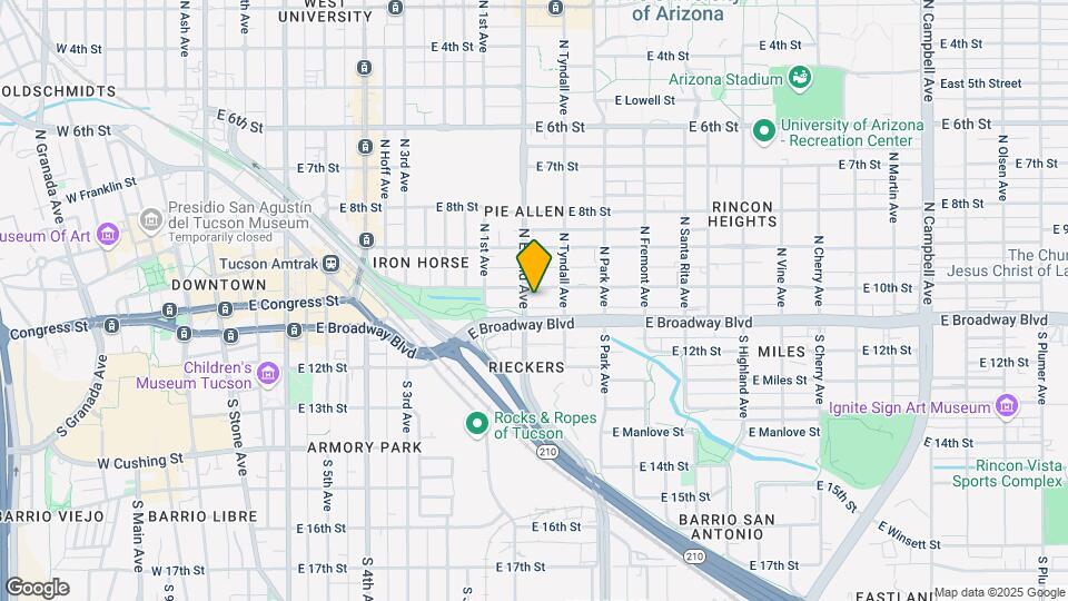 814 E 10th St Map and Location Details