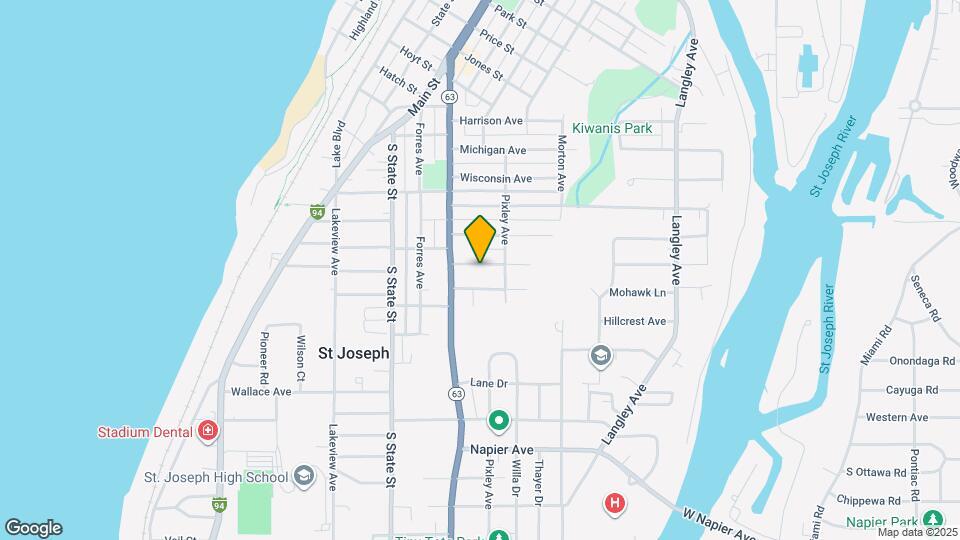 826 Greenwood Ave Map and Location Details