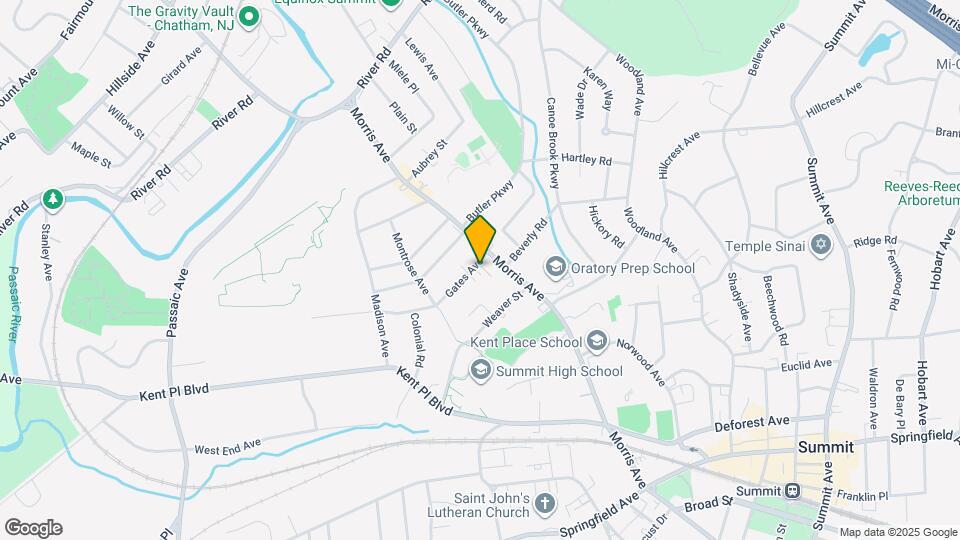 2 Gates Ave Map and Location Details