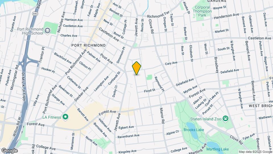 63-65 Dubois Ave Mapa y Detalles de la Ubicación