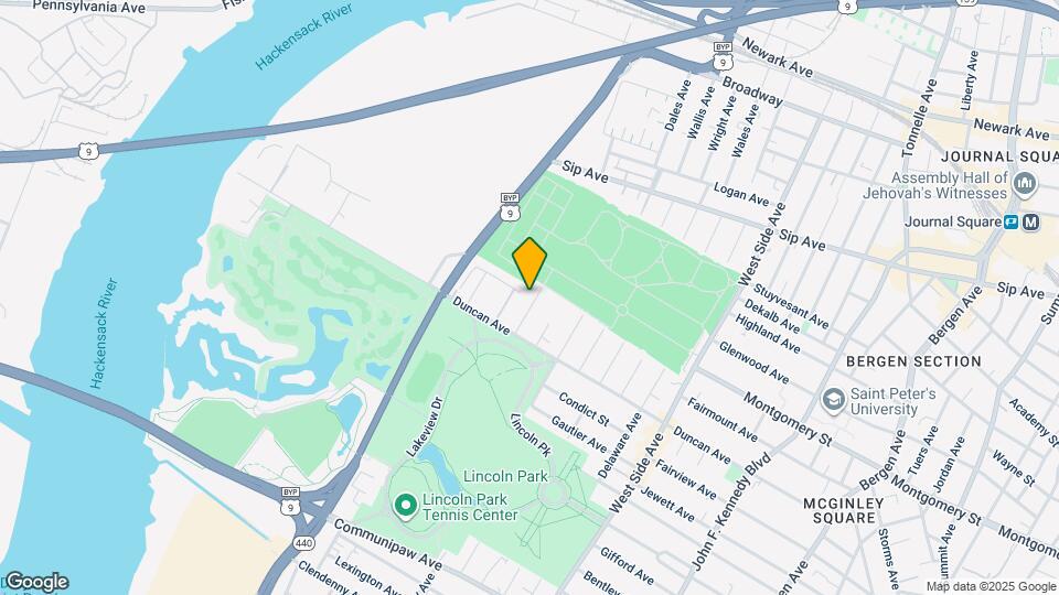 225 Freeman Ave Map and Location Details