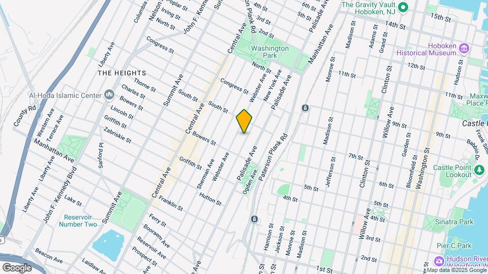 317 Webster Ave Map and Location Details