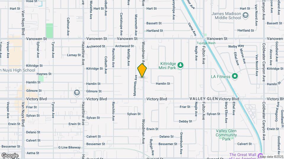 6515 Woodman Ave Map and Location Details