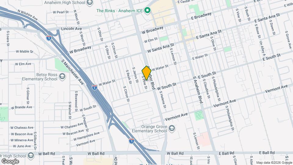 702 S Pine St Map and Location Details