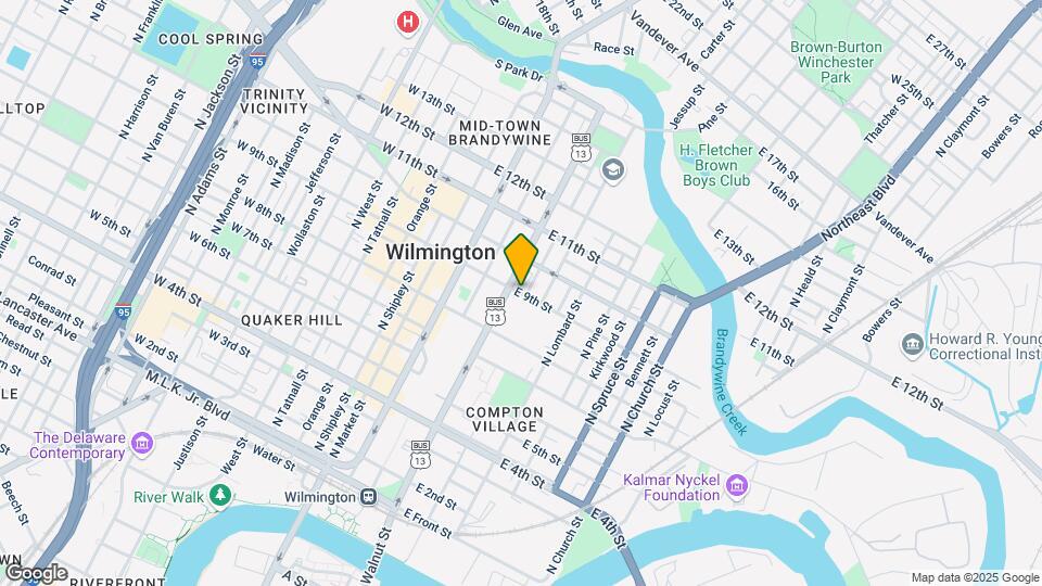 305 E 9th St Mapa y Detalles de la Ubicación