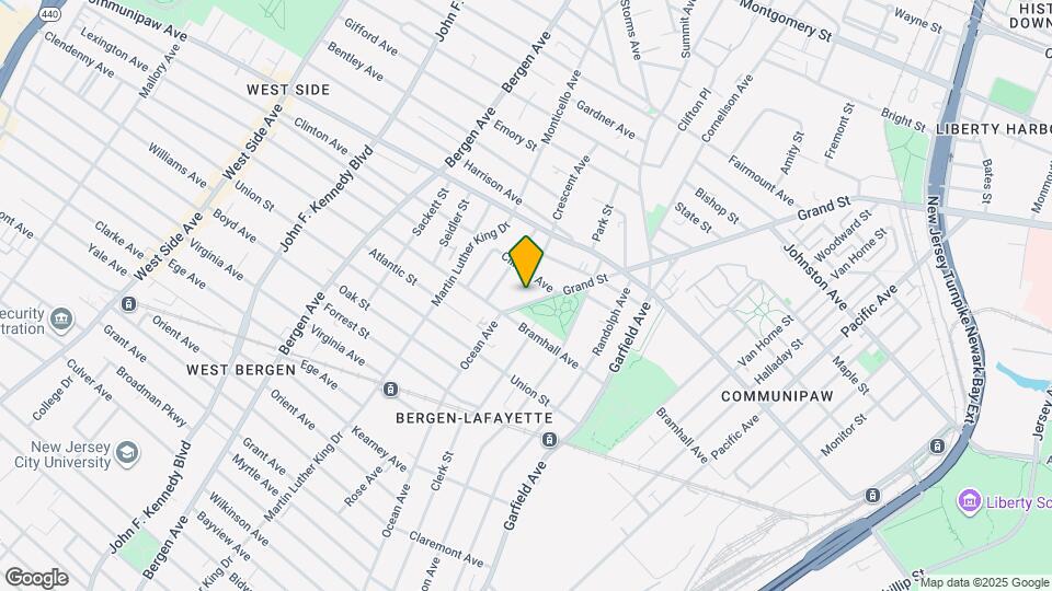 812 Grand St Map and Location Details