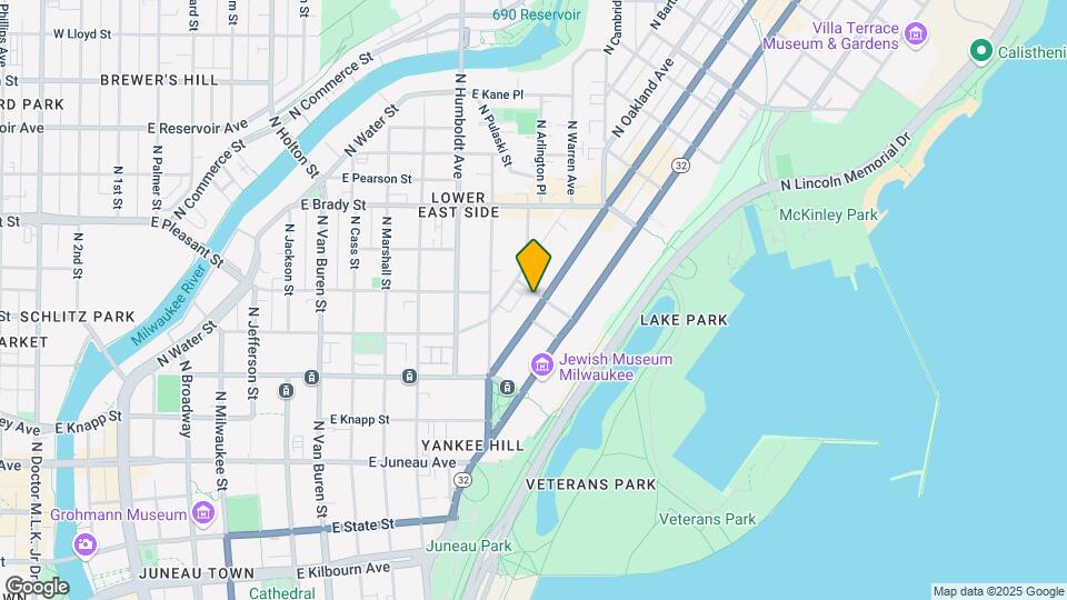 1519-1525 N Farwell St Mapa y Detalles de la Ubicación