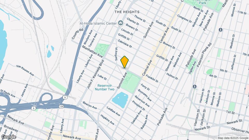 125 Manhattan Ave, Unit 1 Map and Location Details
