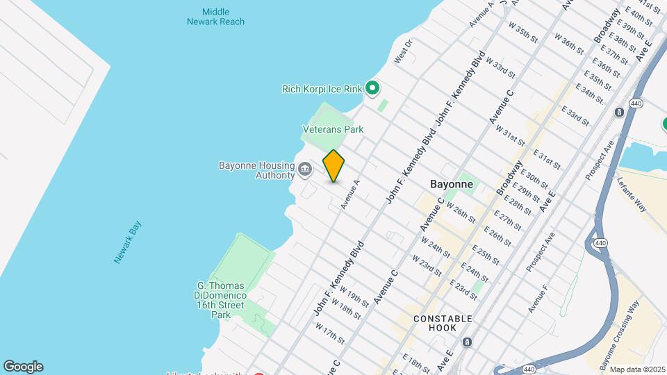 172 W 24th St Map and Location Details