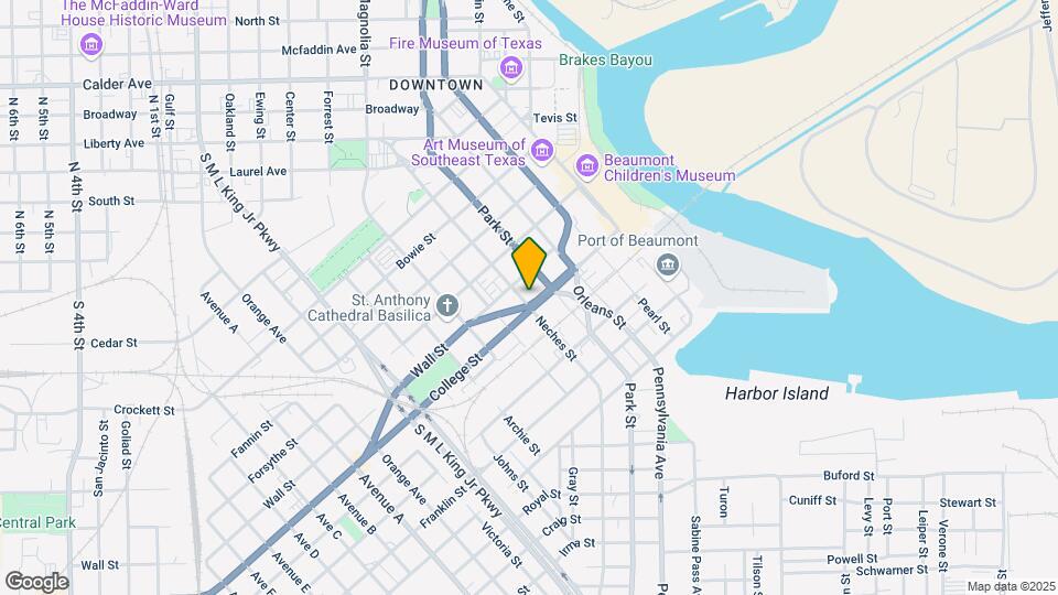 875 Neches St Map and Location Details