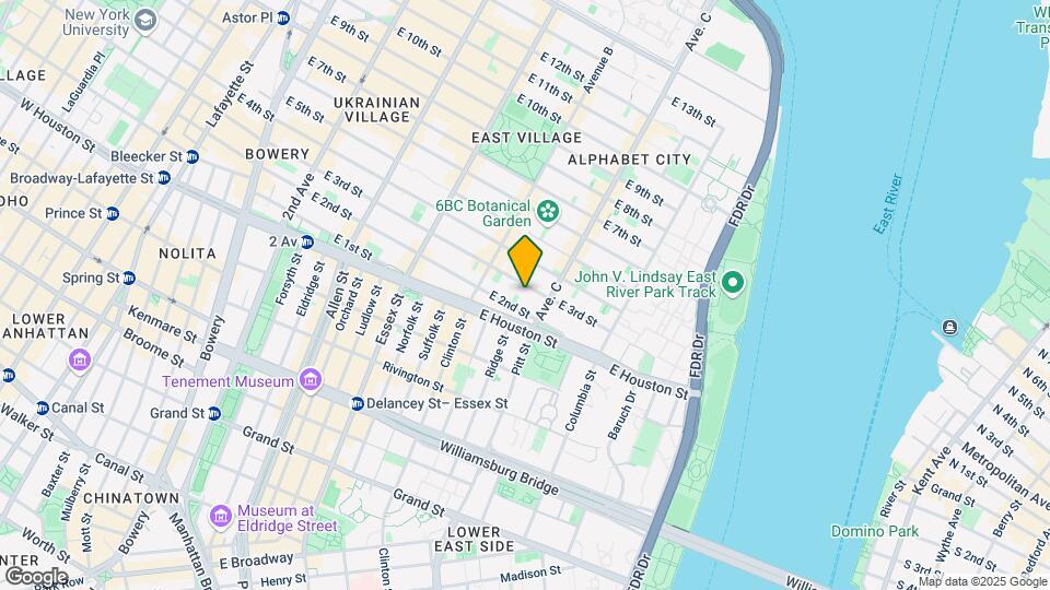 242 E 3rd St Mapa y Detalles de la Ubicación